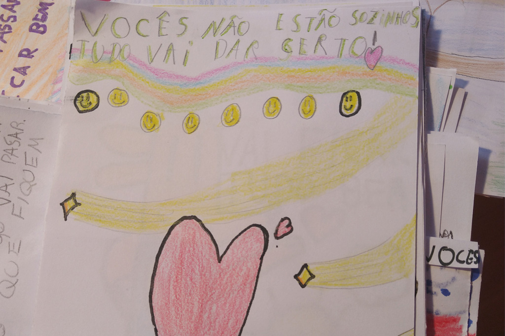 O que dizem as cartinhas dos alunos aos desabrigados pela chuva
