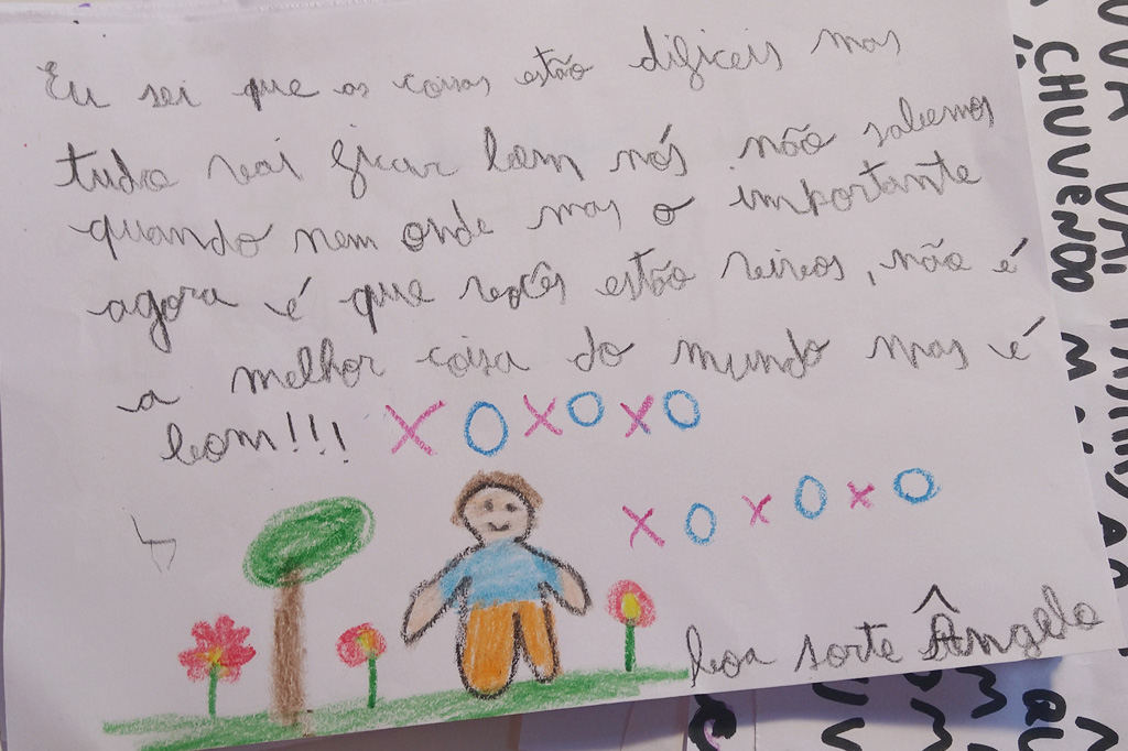 O que dizem as cartinhas dos alunos aos desabrigados pela chuva